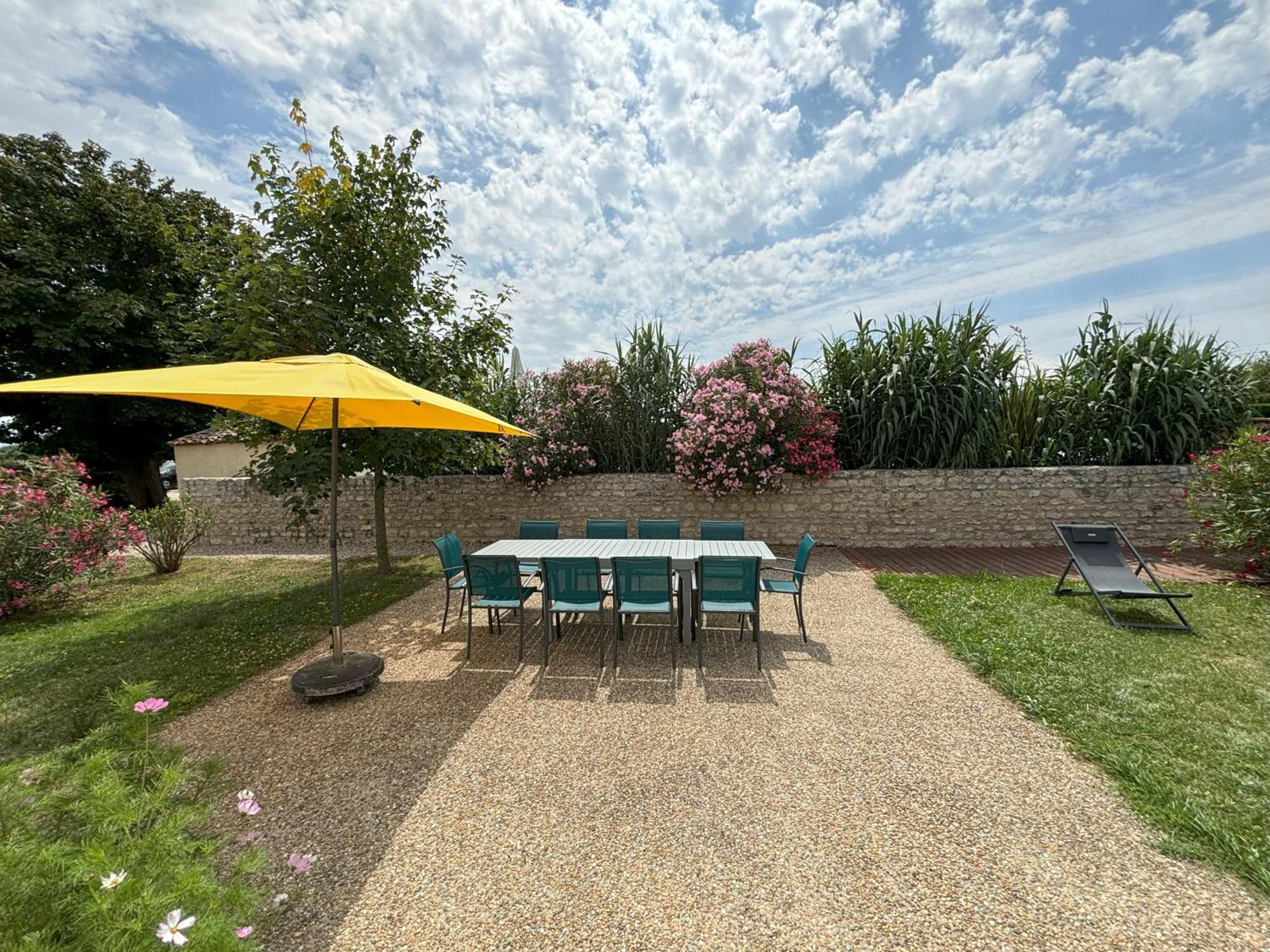 منزل الضيف ساوجون  في Le Domaine Des Aguins المظهر الخارجي الصورة